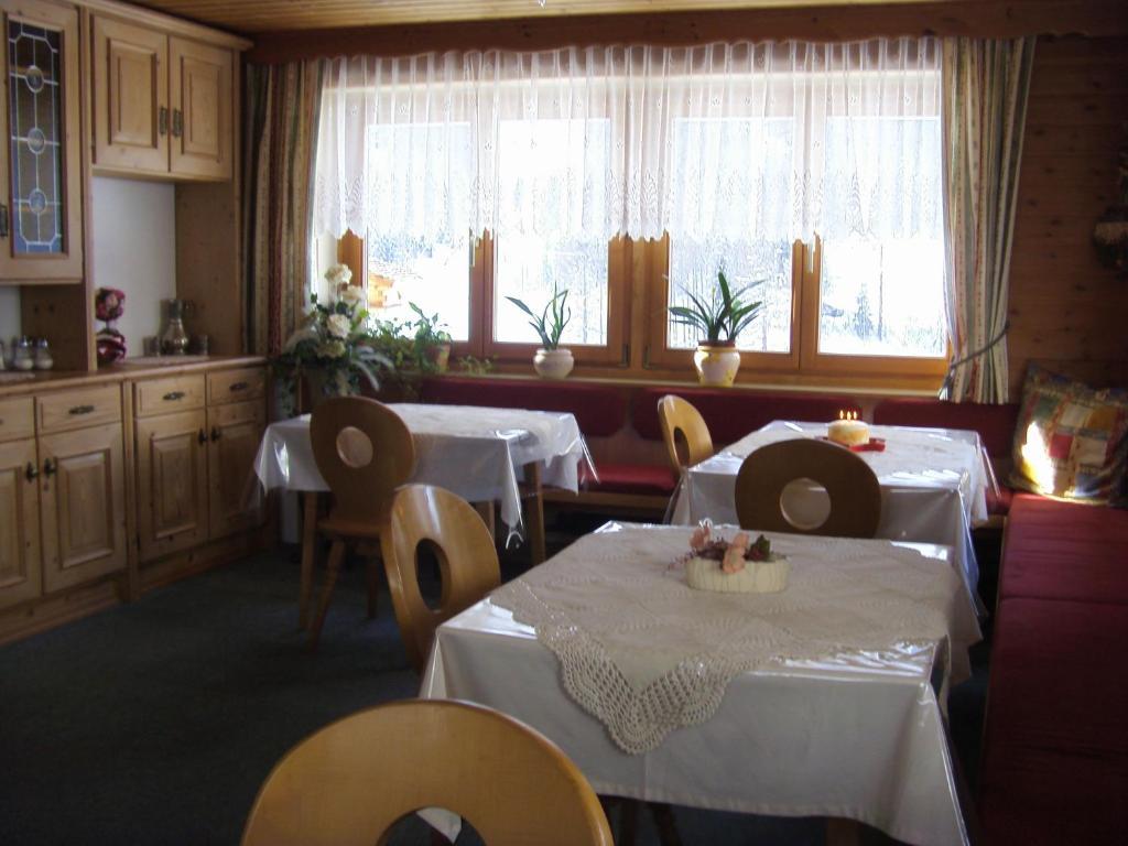 לינה וארוחת בוקר היליגנבלוט Haus Marienheim מראה חיצוני תמונה